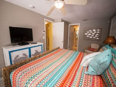 Stunning 3 Bedroom Home Private Pool, Spa, Boat Dock, B.Ball